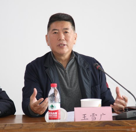 王董事長作工作報(bào)告3（采用照片）